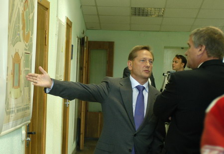 Владимир Романов с председателем БФФ Геннадием Невыгласом