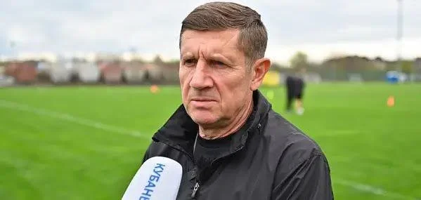 Р“РѕР»РѕРІРёРЅ РІ РјРѕР»РѕРґРµР¶РєРµ